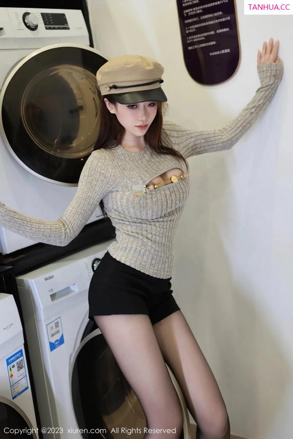   [XiuRen]高清写真图 2023.12.11 No.7790 月酱儿 黑丝美腿第12张图片